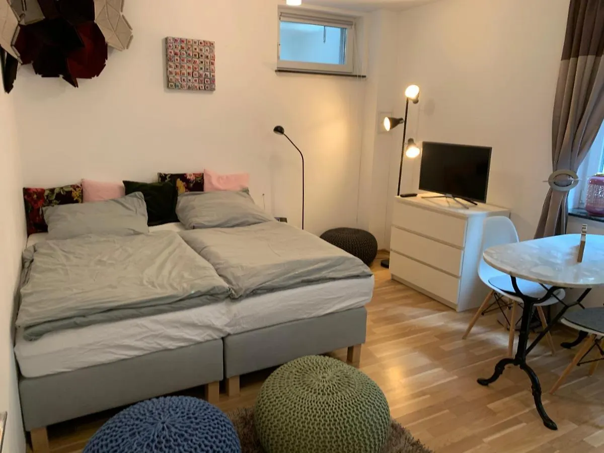 Helle Souterrainwohnung Mit Komfort Munich Germany