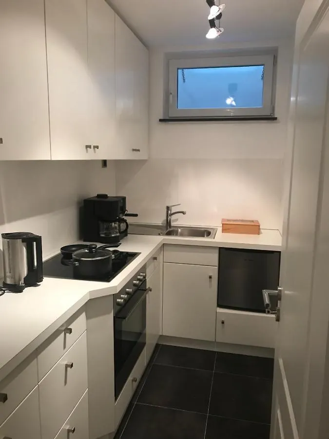 Helle Souterrainwohnung Mit Komfort Munich 0*,