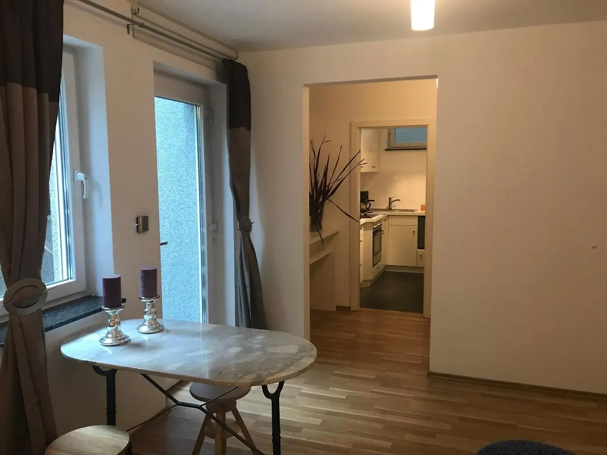 Helle Souterrainwohnung Mit Komfort Munich